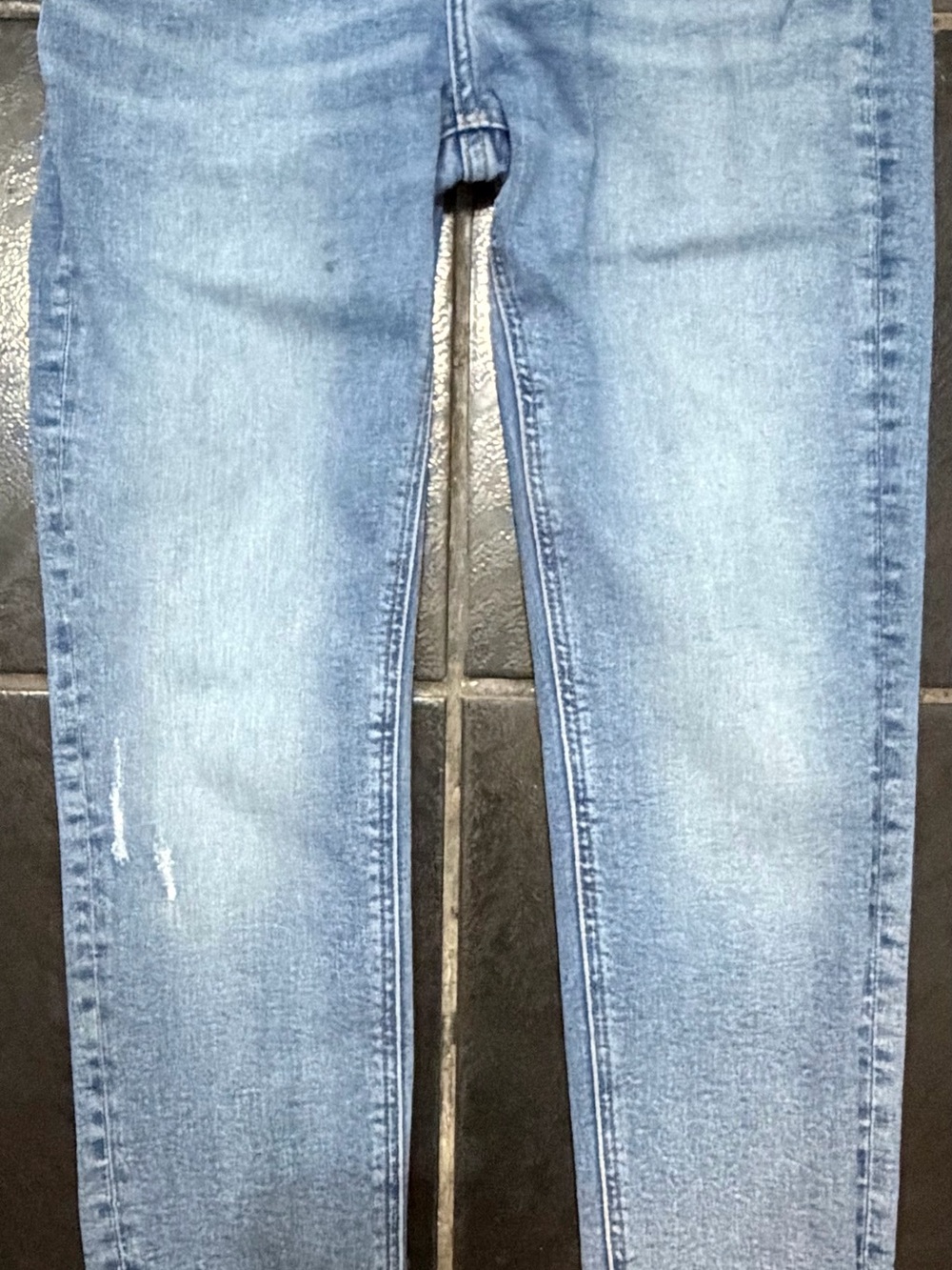 Zara Women's Straight Leg Jeans in Light Blue Wash